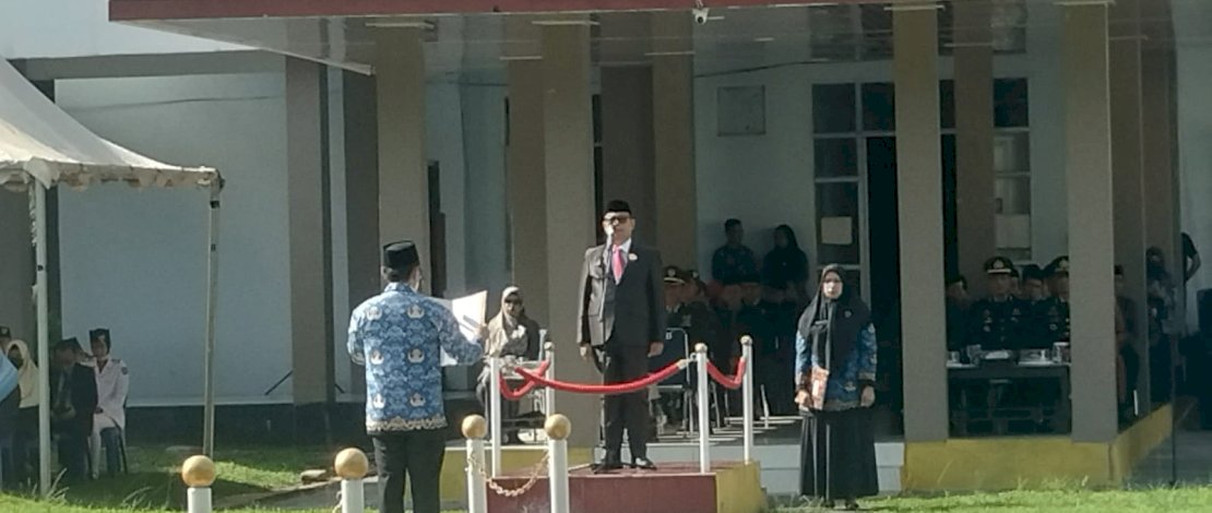 Pelaksana harian (Plh) Sekretaris Daerah (Sekda) Kabupaten Luwu Utara, Baharuddin Nurdin, bertindak selaku Inspektur Upacara (Irup), sekaligus memimpin jalannya Upacara Hari Kesaktian Pancasila, Selasa, 1 Oktober 2024.
Pelaksana harian (Plh) Sekretaris Daerah (Sekda) Kabupaten Luwu Utara, Baharuddin Nurdin, bertindak selaku Inspektur Upacara (Irup), sekaligus memimpin jalannya Upacara Hari Kesaktian Pancasila, Selasa, 1 Oktober 2024.