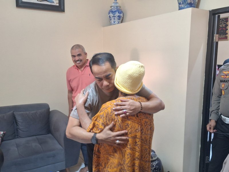 Resmi Jabat Kapolda Sumsel, Irjen Pol Andi Rian Pamit ke Ibunda