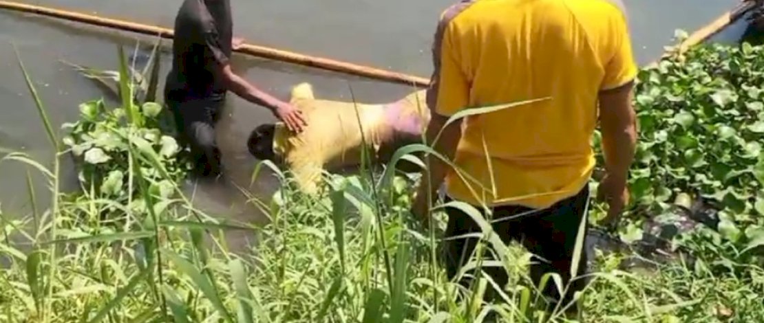 Mayat pria tanpa identitas ditemukan mengapung di bawah Jembatan Kembar Gowa. 