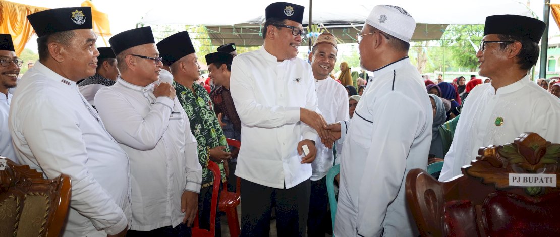 Cawagub nomor urut 1 Azhar Arsyad saat menghadiri Pelantikan DPP IADI. (IST) Cawagub nomor urut 1 Azhar Arsyad saat menghadiri Pelantikan DPP IADI. (IST)