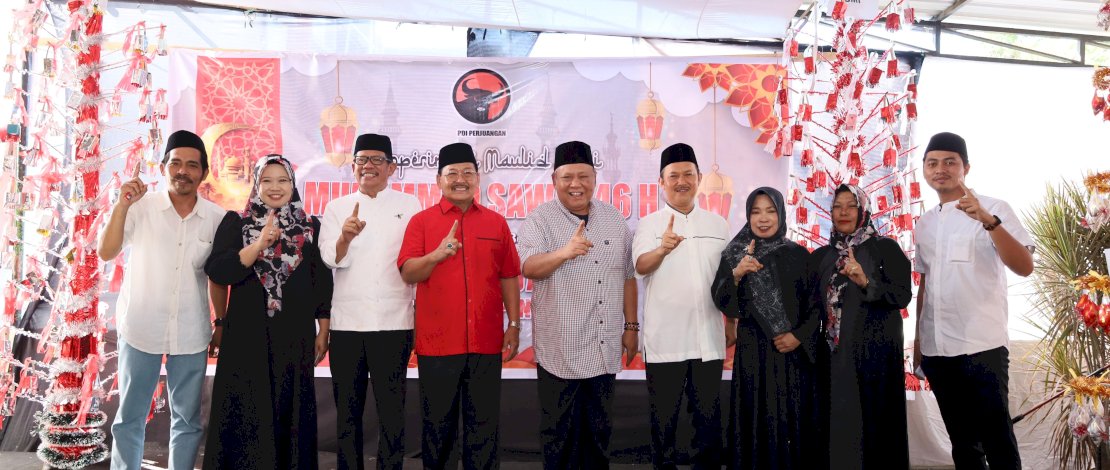 Cawagub Sulsel Azhar Arsyad saat menghadiri Maulid di Kantor DPC PDIP Pinrang. (IST) Cawagub Sulsel Azhar Arsyad saat menghadiri Maulid di Kantor DPC PDIP Pinrang. (IST)