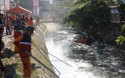 Pjs Arwin Azis Apresiasi Kekompakan Masyarakat dengan Pemkot Makassar Bersihkan Kanal 