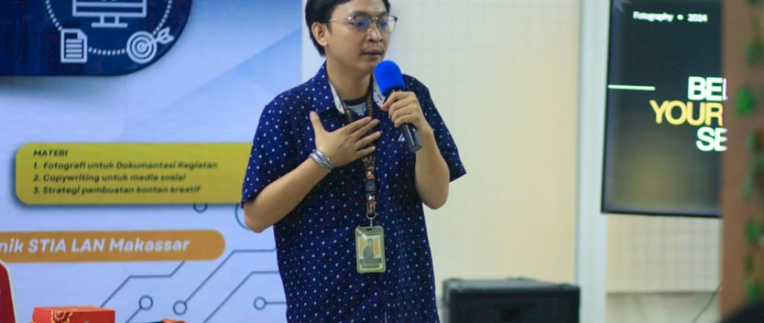 Dafa Ainur, Founder PT Allcreative Indonesia, saat menyampaikan materinya pada Workshop Content Creator yang diselenggarakan Politeknik STIA LAN Makassar, 4 - 5 Oktober 2024.