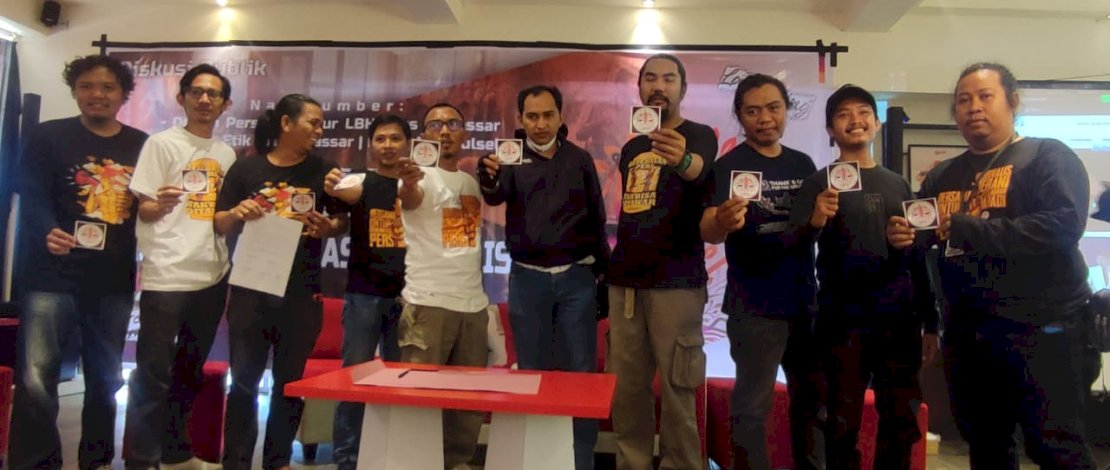 Sejumlah organisasi Pers bersama Lembaga Bantuan Hukum (LBH) Pers Makassar sepakat membentuk sekaligus meluncurkan Koalisi Advokasi Jurnalis Sulsel sebagai bentuk advokasi perlindungan atas kerawanan, ancaman intimidasi dan kekerasan terhadap kerja-kerja jurnalis.