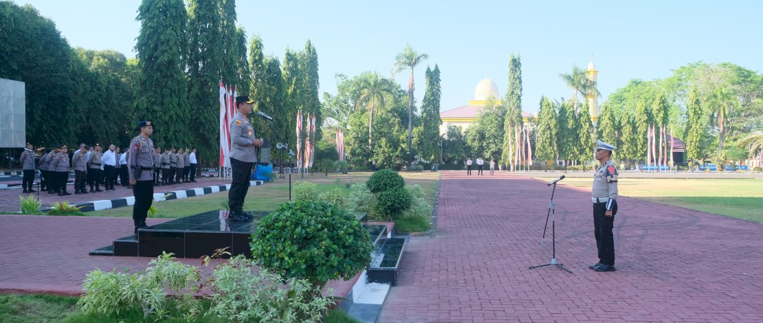 Kapolda Sulsel Irjen Yudhiawan Wibisono saat memimpin apel di Lapangan Mapolda Sulsel. (IST) Kapolda Sulsel Irjen Yudhiawan Wibisono saat memimpin apel di Lapangan Mapolda Sulsel. (IST)