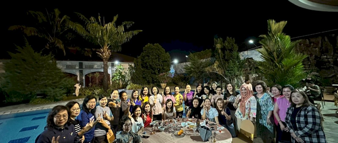 Fatmawati Rusdi melakukan silaturahmi dan tatap muka langsung dengan sejumlah tokoh dan perempuan keturunan Tionghoa di sela-sela syukuran legislator Sulsel, Andre Prasetyo Tanta di Makassar, Senin malam, 7 Oktober 2024. 
