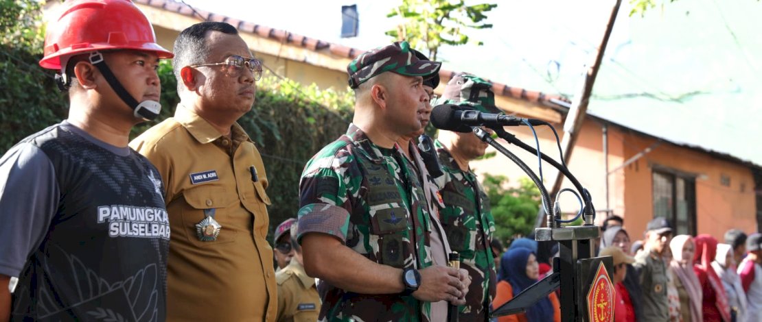 TNI, Kepolisian, Pemkot Makassar dan Masyarakat Bahu-membahu Bersihkan Kanal di Jalan Andi Djemma