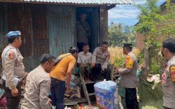 Serahkan Bantuan, Kapolres Widi Setiawan Peduli Warga Miskin di Kelara Jeneponto