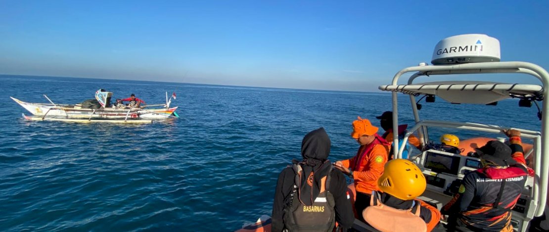Proses pencarian 5 ABK KM Bintang Tamalate yang tenggelam di Perairan Takalar. (IST)
