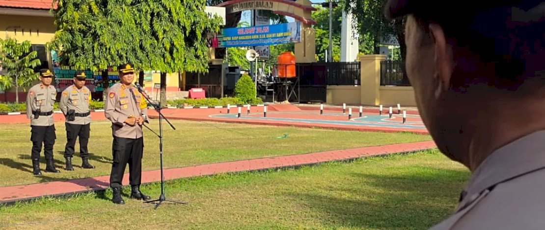 Kapolres Maros AKBP Douglas Mahendrajaya saat memimpin Apel Operasi Mantap Praja. (IST)