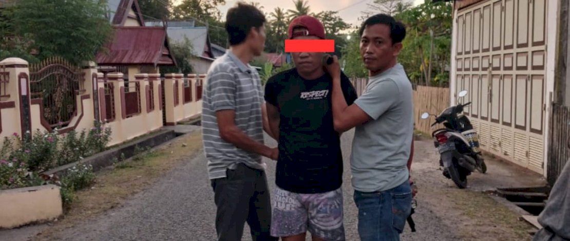 Tim Resmob Satuan Reskrim Polres Kepulauan Selayar berhasil menangkap seorang pelaku pencurian yang biasa beraksi di Pelabuhan Benteng. 