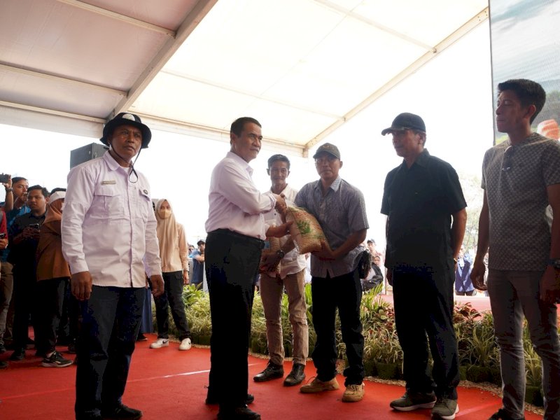 Target 3 Tahun Swasembada, Mentan Salurkan Alsintan dan Bibit Senilai Rp65,4 M di Gowa