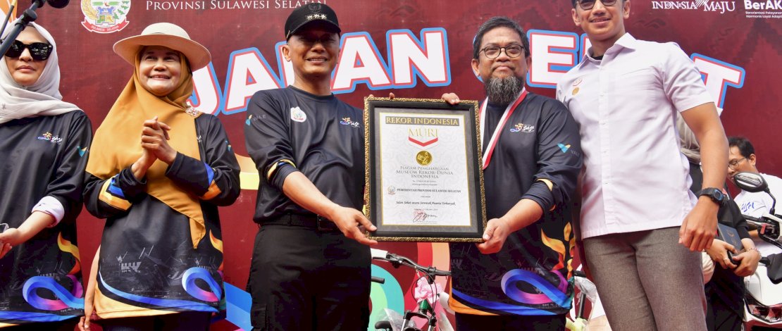 Jalan sehat dalam rangka memperingati Hari Ulang Tahun (HUT) Sulawesi Selatan ke-355, berhasil menorehkan Museum Rekor Dunia Indonesia (MURI). Jalan sehat dalam rangka memperingati Hari Ulang Tahun (HUT) Sulawesi Selatan ke-355, berhasil menorehkan Museum Rekor Dunia Indonesia (MURI).