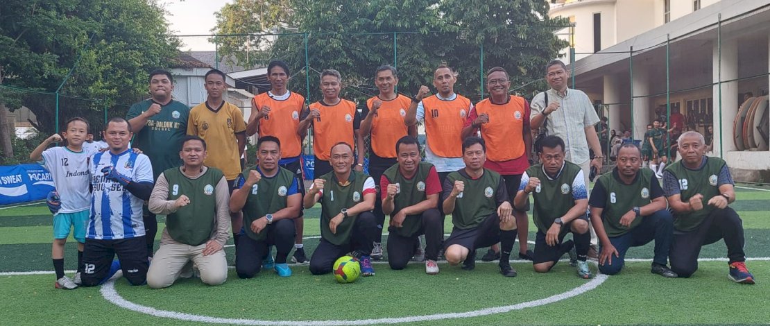 Penjabat Gubernur Sulsel Prof Zudan Arif Fakrulloh kembali menginisiasi pertandingan persahabatan mini soccer. Kali ini, tim Pemprov Sulsel melawan Ikatan Wartawan Online (IWO) Sulsel.
