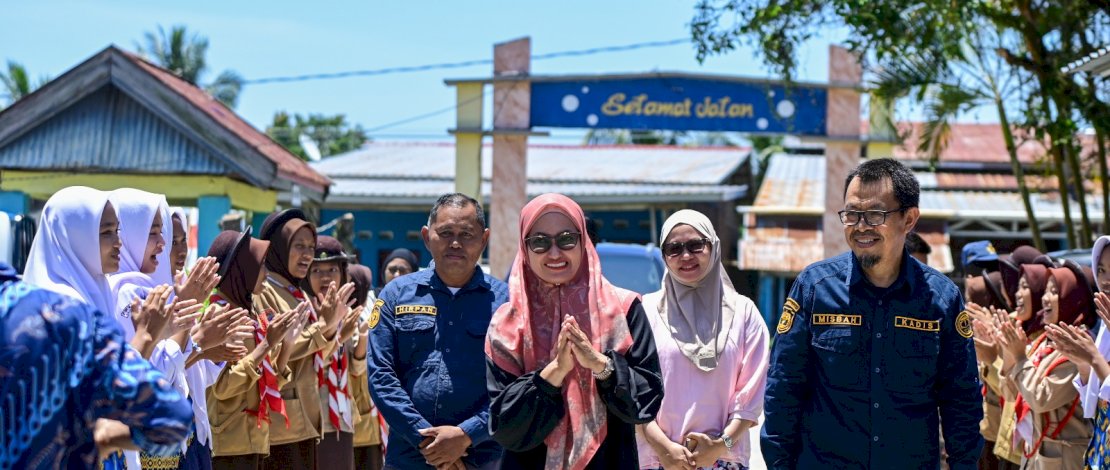 Bupati Luwu Utara, Indah Putri Indriani, menghadiri Musyawarah Kerja Kepala Sekolah (MKKS) se Kabupaten Luwu Utara, yang dilaksanakan di Aula SMP Negeri 1 Malangke Barat, Sabtu, 12 Oktober 2024.
