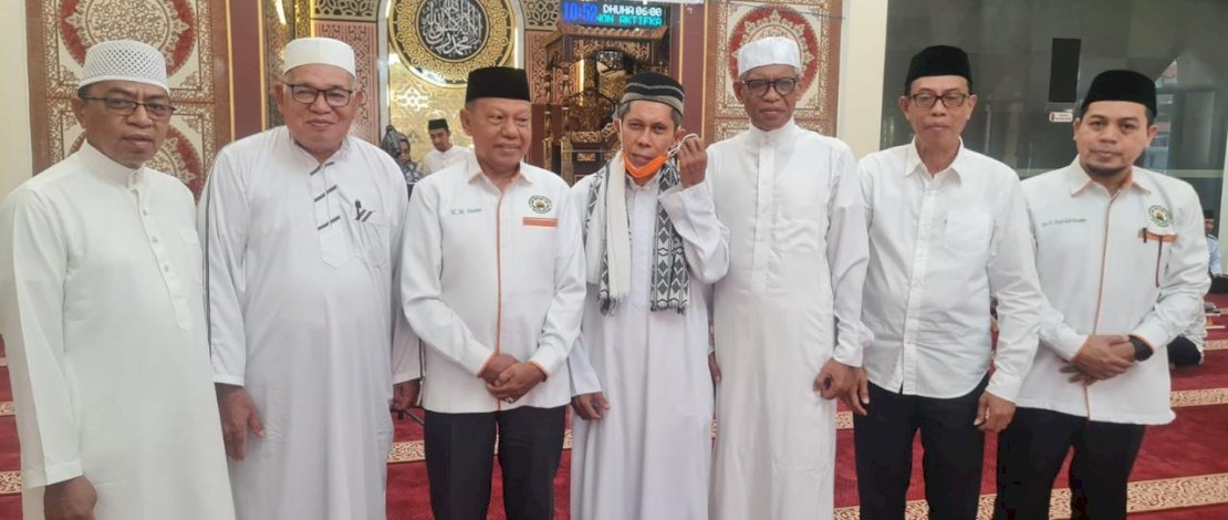 Ketua Pimpinan Daerah Dewan Masjid Indonesia (DMI) Kota Makassar, Yunus, melantik dan mengukuhkan Pengurus Dewan Kemakmuran Masjid (DKM) Al Ashri, Kelurahan Borong, Kecamatan Manggala Kota Makassar, Minggu, 13 Oktober 2024. 
