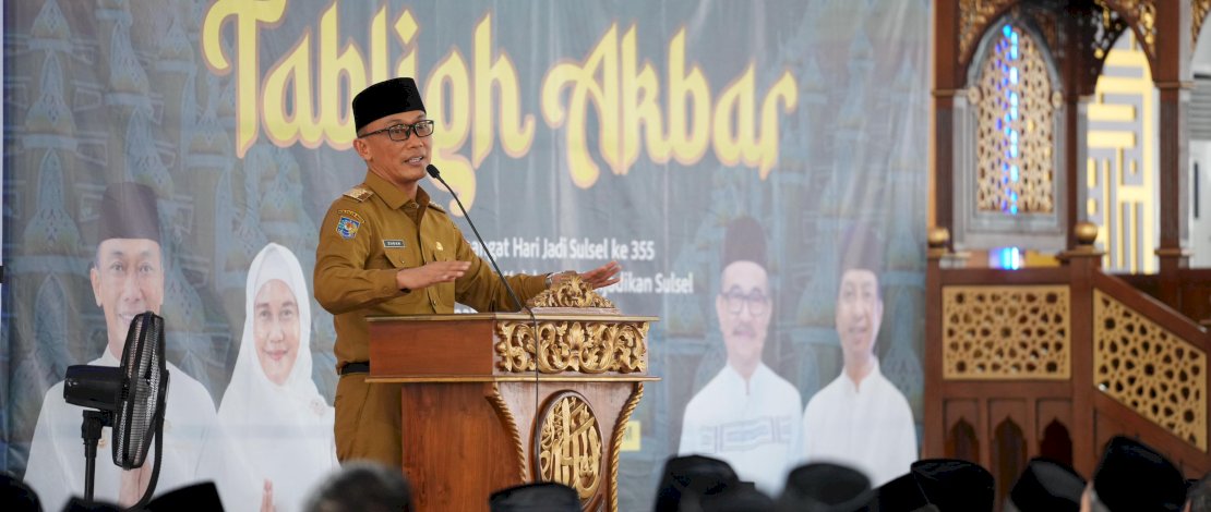 Penjabat Gubernur Sulsel, Prof Zudan Arif Fakrulloh, mengajak seluruh jamaah tabligh akbar rangkaian Hari Ulang Tahun (HUT) Sulsel untuk sama-sama menjaga suasana aman dan damai di seluruh daerah se-Sulsel. 
