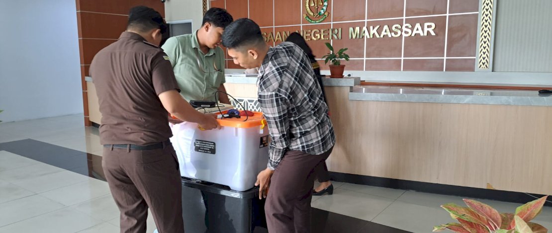 Kejaksaan Negeri (Kejari) Makassar melakukan penggeledahan di Kantor Komite Olahraga Nasional Indonesia (KONI) Makassar, Senin, 14 Oktober 2024. Kejaksaan Negeri (Kejari) Makassar melakukan penggeledahan di Kantor Komite Olahraga Nasional Indonesia (KONI) Makassar, Senin, 14 Oktober 2024.
