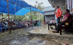 Danny Pomanto Dengar Keluhan Warga Bone: Harga Anjlok dan Infrastruktur Memprihatinkan