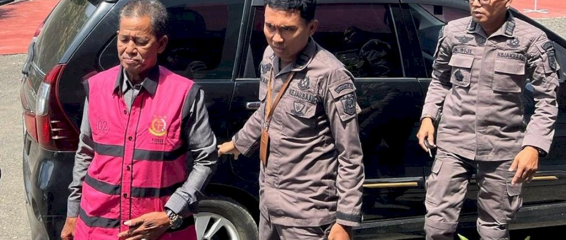 Diduga terlibat tindak pidana korupsi, mantan Kepala Desa Laoni Kecamatan Cenrana Kabupaten Bone, berinisial NL ditetapkan sebagai tersangka dan langsung dieksekusi oleh Kejari Cabang Pompanua, Kamis, 17 Oktober 2024.
