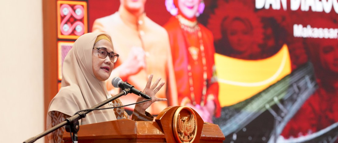 Bunda Forum Anak Sulsel, Ninuk Triyanti Zudan, mengukuhkan Bunda Forum Anak Daerah se Sulsel Periode 2024-2025, di Aula Tudang Sipulung, Minggu, 20 Oktober 2024.
Bunda Forum Anak Sulsel, Ninuk Triyanti Zudan, mengukuhkan Bunda Forum Anak Daerah se Sulsel Periode 2024-2025, di Aula Tudang Sipulung, Minggu, 20 Oktober 2024.