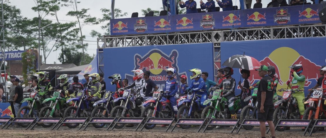 Seri Pamungkas Kratingdaeng Supercrosser 2024 Dirtwar Energy Digelar di GOR Sudiang Makassar