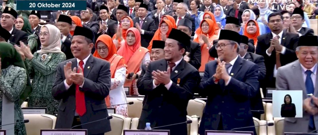 Anggota DPR RI dari Fraksi Keadilan Sejahtera, Meity Rahmatia, turut menghadiri pelantikan Presiden Republik Indonesia ke-8, Prabowo Subianto, dan Wakil Presiden Gibran Rakabuming Raka, untuk periode 2024-2029. Anggota DPR RI dari Fraksi Keadilan Sejahtera, Meity Rahmatia, turut menghadiri pelantikan Presiden Republik Indonesia ke-8, Prabowo Subianto, dan Wakil Presiden Gibran Rakabuming Raka, untuk periode 2024-2029.