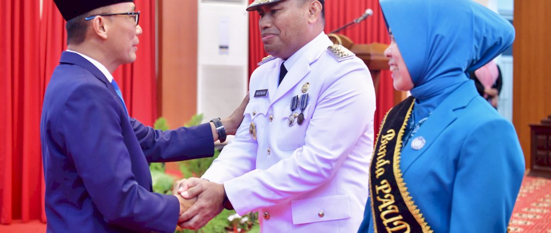 Penjabat (Pj) Gubernur Sulsel, Prof Zudan Arif Fakrulloh, melantik Marwan Mansyur sebagai Pj Bupati Enrekang, di Aula Tudang Sipulung, Rabu, 23 Oktober 2024.

