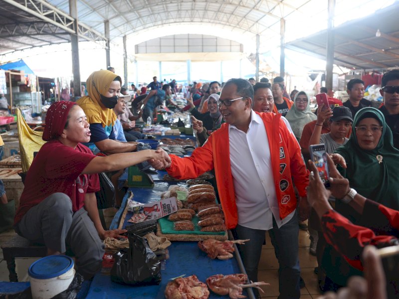 Moment Danny Pomanto Blusukan ke Pasar Cekkeng: Geliat Ekonomi di Bulukumba Hidup!