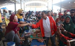 Moment Danny Pomanto Blusukan ke Pasar Cekkeng: Geliat Ekonomi di Bulukumba Hidup!