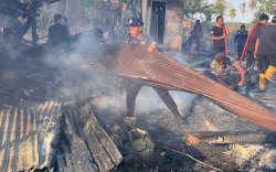 Kebakaran Hanguskan Tiga Unit Rumah Semi Permanen di Desa Mallari, Kerugian Capai Rp200 Juta