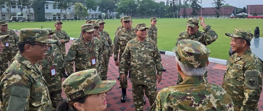 Potret Wakil Presiden (Wapres) RI Gibran Rakabuming Raka saat mengenakan baju loreng-loreng seragam Komponen Cadangan (Komcad). (IST)