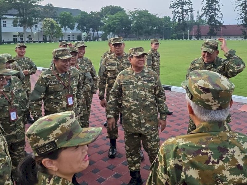 Hari Pertama Retreat Kabinet Merah Putih di Akmil, Presiden dan Wapres Kenakan Seragam Komcad