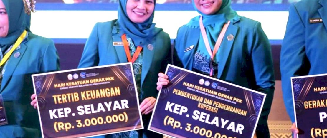 Tim Penggerak PKK Kabupaten Kepulauan Selayar kembali mencatatkan prestasi membanggakan dalam ajang Hari Kesatuan Gerak PKK ke-52 Tingkat Provinsi Sulsel yang digelar Myko Convention Hotel Makassar, Kamis, 24 Oktober 2024.
Tim Penggerak PKK Kabupaten Kepulauan Selayar kembali mencatatkan prestasi membanggakan dalam ajang Hari Kesatuan Gerak PKK ke-52 Tingkat Provinsi Sulsel yang digelar Myko Convention Hotel Makassar, Kamis, 24 Oktober 2024.