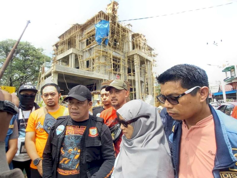 Sempat Berseteru dengan Artis Nikita Mirzani, Kini Rumah Owner Skincare Mira Hayati Disegel Pemkot Makassar