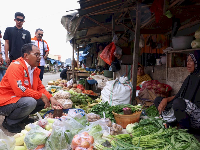 Miliki Visi Misi Sejaterahkan Petani dan Nelayan, Danny Turun Langsung ke TPI Lappa dan Pasar Sentral Sinjai