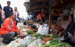 Miliki Visi Misi Sejaterahkan Petani dan Nelayan, Danny Turun Langsung ke TPI Lappa dan Pasar Sentral Sinjai