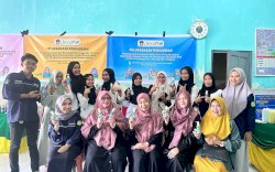  PKM Dosen Farmasi UMI, Warga Desa Pitusunggu Pangkep Dilatih Buat Sabun Cuci Piring Berbahan Daun Bidara