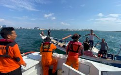 Kapal Jolloro Rute Pulau Kodingareng - Dermaga Kayu Bangkoa Tenggelam, 4 Penumpang Selamat