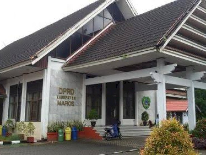 SK dari DPP Golkar Sudah di Tangan, Pelantikan Abdul Rasyid Sebagai Pimpinan DPRD Maros Tertunda,DPD II Golkar Sulsel Belum Beri Kepastian