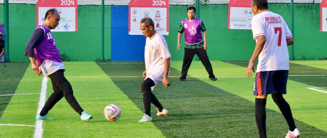 Laga eksibisi antara tim mini soccer Pemprov Susel melawan IKA SMANSA Makassar, berlangsung seru, di Lapangan Mini Soccer Poltekkes Kemenkes RI, Banta-bantaeng, Kota Makassar, Minggu, 27 Oktober 2024. Laga eksibisi antara tim mini soccer Pemprov Susel melawan IKA SMANSA Makassar, berlangsung seru, di Lapangan Mini Soccer Poltekkes Kemenkes RI, Banta-bantaeng, Kota Makassar, Minggu, 27 Oktober 2024.
