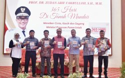Bedah Buku 365 Hari di Tanah Mandar Menebar Cinta, Prof Zudan Ceritakan Proses Meniti Karir Dari Nol 