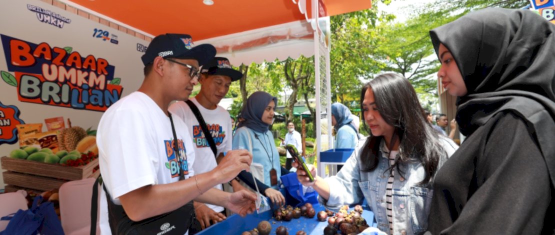 Bazaar UMKM BRILiaN yang berlangsung di Area Taman BRI, Jakarta, Jumat, 18 Oktober 2024 lalu.

