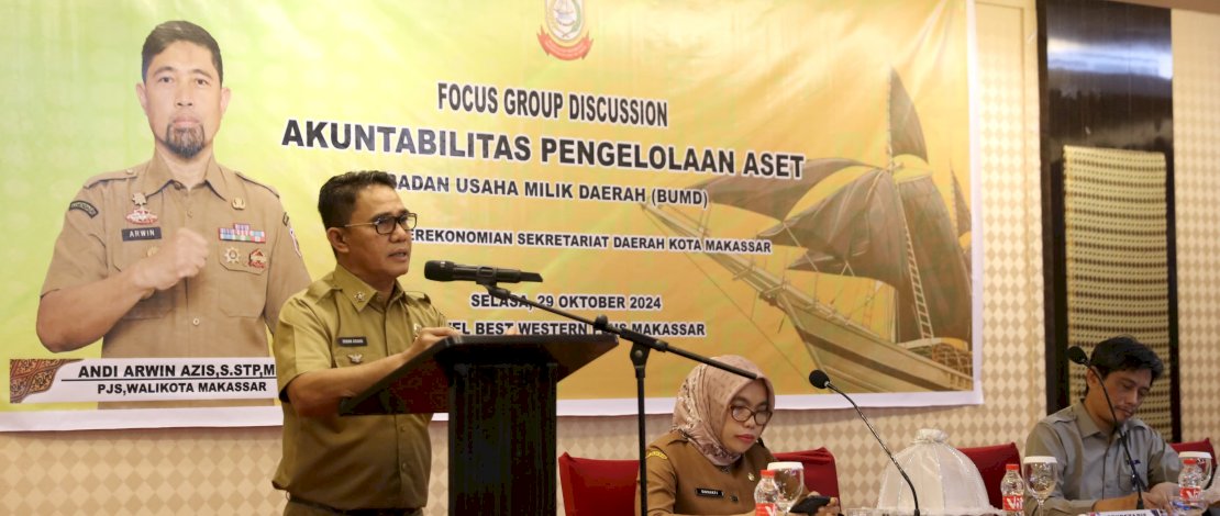 Penjabat Sekretaris Daerah Kota Makassar, Irwan Rusfiady Adnan, membuka secara resmi kegiatan Focus Group Discussion (FGD) terkait Akuntabilitas Pengelolaan Aset Badan Usaha Milik Daerah (BUMD) yang diselenggarakan oleh Bagian Perekonomian, di Hotel Best Western, Selasa, 29 Oktober 2024.
Penjabat Sekretaris Daerah Kota Makassar, Irwan Rusfiady Adnan, membuka secara resmi kegiatan Focus Group Discussion (FGD) terkait Akuntabilitas Pengelolaan Aset Badan Usaha Milik Daerah (BUMD) yang diselenggarakan oleh Bagian Perekonomian, di Hotel Best Western, Selasa, 29 Oktober 2024.