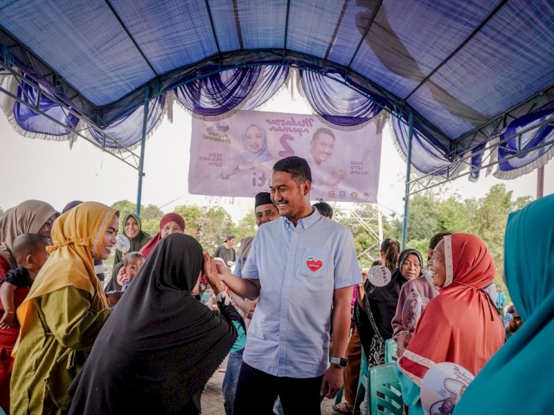 Susuri Lorong Pemukiman, Seto Disambut Warga yang Berebut Foto Bersama
