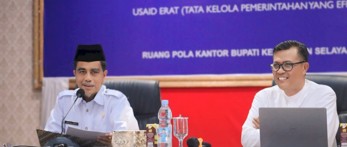 Pemerintah Kabupaten Kepulauan Selayar melalui Dinas Kominfo, Statistik dan Persandian kerja sama USAID Erat melakukan Technical Assistance (TA) terkait penguatan fungsi dan tugas tim administrasi dan pejabat penghubung perangkat daerah pengelola Sistem Pengelolaan Pengaduan Pelayanan Publik Nasional – Layanan Aspirasi dan Pengaduan Online Rakyat (SP4N Lapor) di Lingkungan Pemerintah Kabupaten Kepulauan Selayar.
Pemerintah Kabupaten Kepulauan Selayar melalui Dinas Kominfo, Statistik dan Persandian kerja sama USAID Erat melakukan Technical Assistance (TA) terkait penguatan fungsi dan tugas tim administrasi dan pejabat penghubung perangkat daerah pengelola Sistem Pengelolaan Pengaduan Pelayanan Publik Nasional – Layanan Aspirasi dan Pengaduan Online Rakyat (SP4N Lapor) di Lingkungan Pemerintah Kabupaten Kepulauan Selayar.