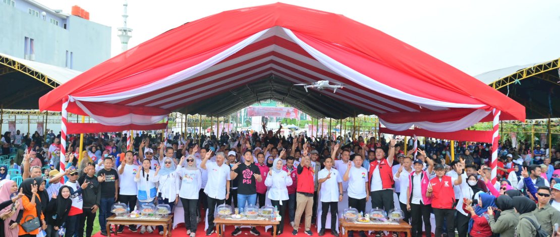 Kampanye calon wakil gubernur Sulawesi Selatan (Sulsel) nomor urut 2, Fatmawati Rusdi, disambut antusias ribuan warga di Lapangan Bosowa, Kecamatan Suwito, Kabupaten Pinrang, Rabu, 30 Oktober 2024.