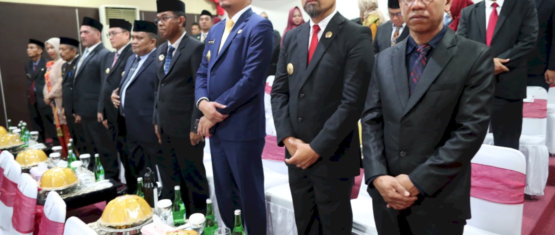 Pjs Wali Kota Makassar, Andi Arwin Azis, menghadiri Rapat Paripurna Pengucapan Sumpah Pimpinan Dewan Perwakilan Rakyat Daerah (DPRD) Provinsi Sulawesi Selatan (Sulsel), yang berlangsung di Gedung DPRD Sulsel, Jalan Urip Sumoharjo, Kamis, 31 Oktober 2024. 
