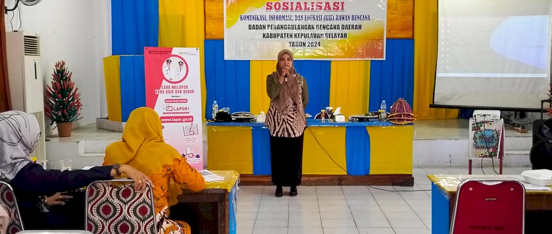 Dinas Komunikasi, Informatika Statistik dan Persandian (Diskominfo SP) Bidang Humas, Informasi dan Komunikasi Publik bekerjasama dengan USAID Erat melakukan sosialisasi terkait kanal aduan online rakyat di Aula Kantor kecamatan Bontoharu, Kamis, 31 Oktober 2024. Dinas Komunikasi, Informatika Statistik dan Persandian (Diskominfo SP) Bidang Humas, Informasi dan Komunikasi Publik bekerjasama dengan USAID Erat melakukan sosialisasi terkait kanal aduan online rakyat di Aula Kantor kecamatan Bontoharu, Kamis, 31 Oktober 2024.