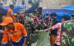 Camat Bontoala dan Warga Gelar Kerja Bakti Terpadu untuk Bersihkan Sisa Kebakaran di RW 5, Gaddong